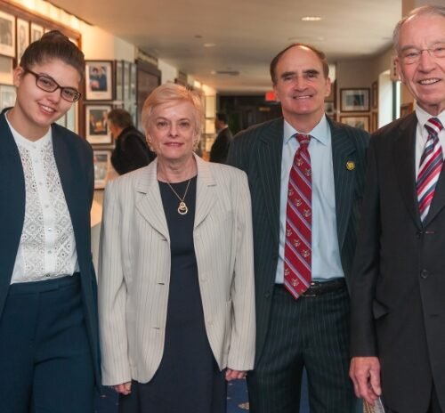 Florida Marijuana Legalization Bid Headed to Victory, Polls Suggest