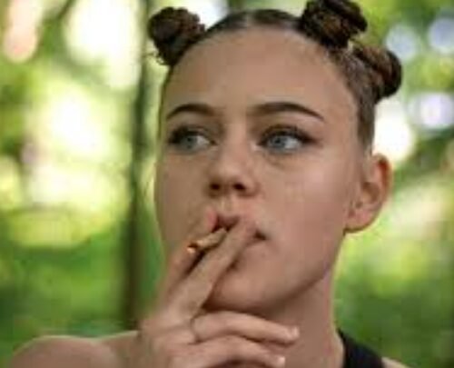 Young Women Outpace Men in Cannabis Use, Retailers Adapt Strategies