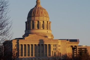 Missouri Senators Approve Bill to Legalize Psilocybin Therapy for Veterans and Trafficking Survivors